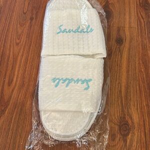 New sandals resort white waffle slippers one size